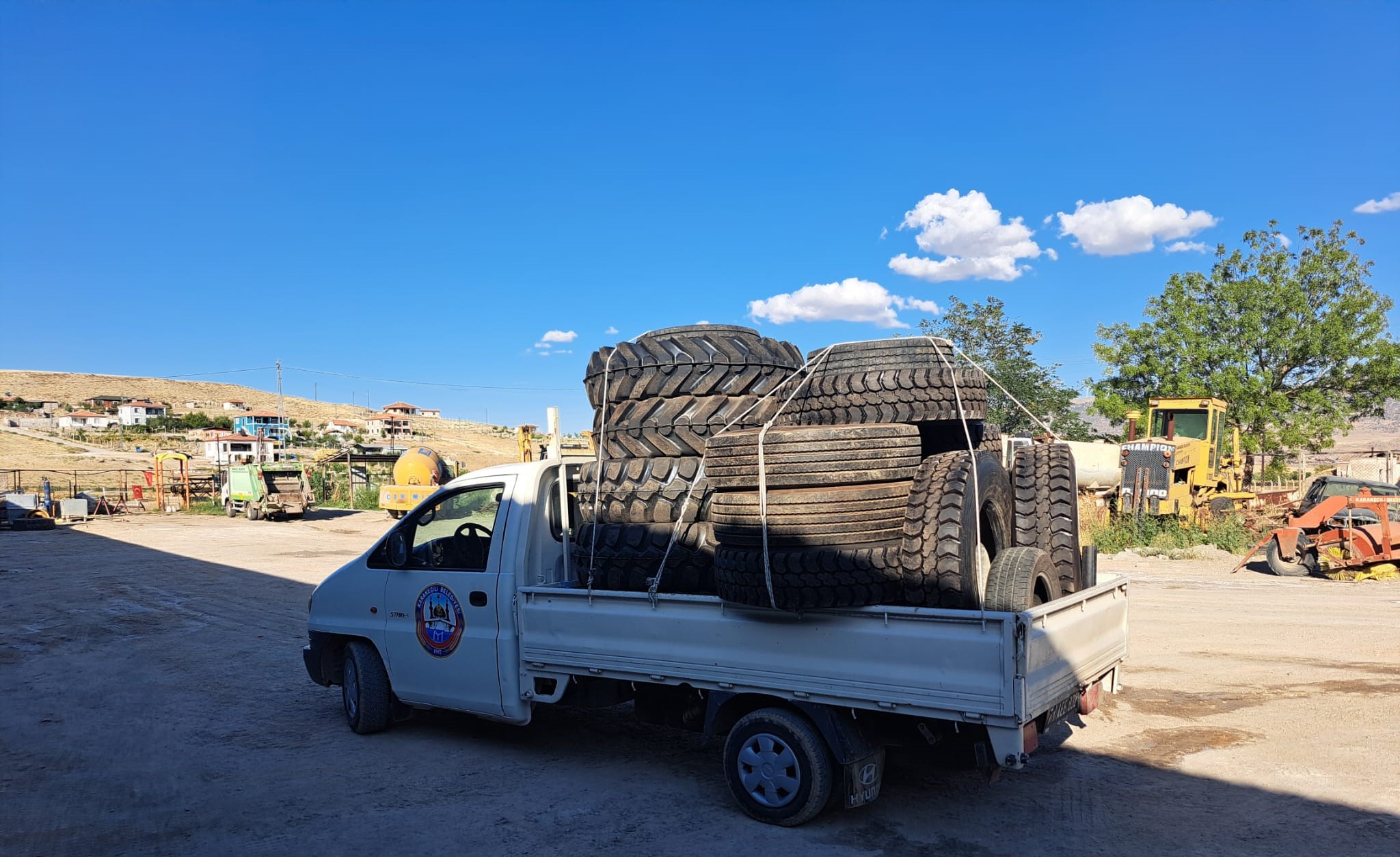 Belediyemize ait araçların toplam 25 adet lastiği yenilenmiştir.